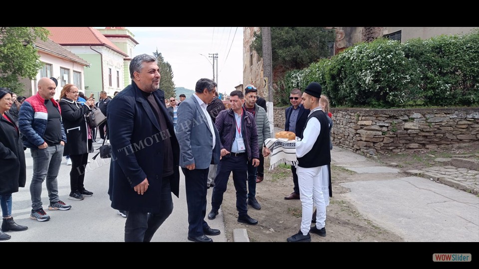 439864402_930293915763736_2794213745688883884_n